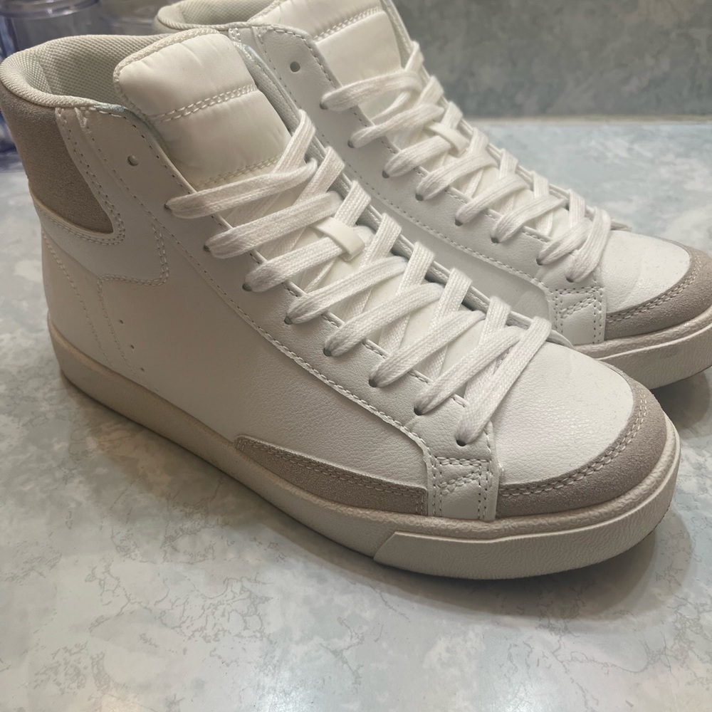 White high top sneakers - Blazer Lookalike
